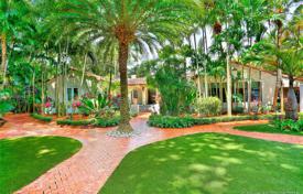 别墅 – 美国，佛罗里达，科勒尔盖布尔斯. $2,199,000
