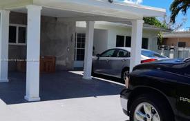 市内独栋房屋 – 美国，佛罗里达，North Miami. $724,000