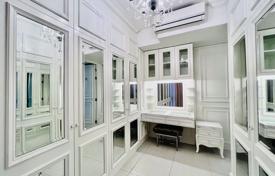 1-室的 公寓在共管公寓 Watthana, 泰国. $394,000
