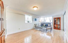 4-室的 住宅 Eglinton Avenue East, 加拿大. C$872,000