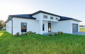 市内独栋房屋 – 美国，佛罗里达，Cape Coral. $445,000