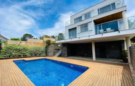 3-室的 山庄 245 m² 滨海略雷特, 西班牙. 1,090,000€