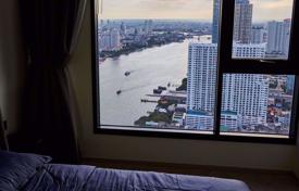 2-室的 公寓在共管公寓 Bangkok, 泰国. $558,000