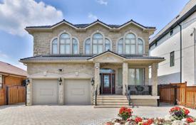 市内独栋房屋 – 加拿大，安大略，多伦多，北约克. C$2,268,000