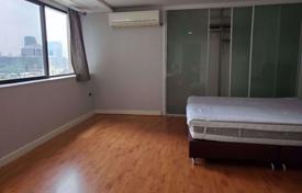 3-室的 公寓在共管公寓 Khlong Toei, 泰国. 477,000€