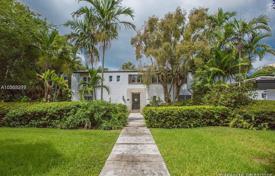 别墅 – 美国，佛罗里达，迈阿密滩. 1,560,000€