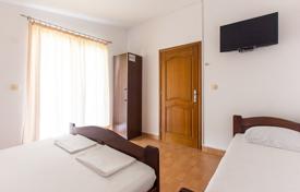 9-室的 别墅 201 m² 苏托莫雷, 黑山. 295,000€