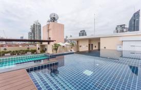 2-室的 公寓在共管公寓 Watthana, 泰国. $247,000