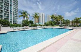 住宅 – 美国，佛罗里达，迈阿密，柯林斯大道. $1,056,000