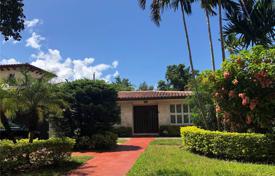 别墅 – 美国，佛罗里达，科勒尔盖布尔斯. $745,000