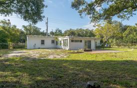 市内独栋房屋 – 美国，佛罗里达，Indian River County，Vero Beach. $300,000