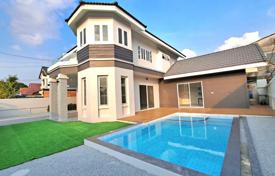 3-室的 别墅 242 m² 芭堤雅, 泰国. $229,000