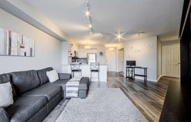 2-室的 住宅 Eglinton Avenue East, 加拿大. C$732,000