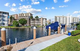 市内独栋房屋 – 美国，佛罗里达，Hallandale Beach. $2,579,000