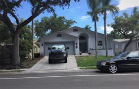 别墅 – 美国，佛罗里达，好莱坞. 691,000€