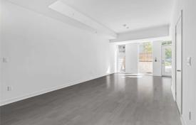 2-室的 住宅 Eglinton Avenue East, 加拿大. C$1,393,000