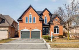 市内独栋房屋 – 加拿大，安大略，多伦多，北约克. C$2,323,000