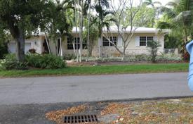 别墅 – 美国，佛罗里达，科勒尔盖布尔斯. $998,000