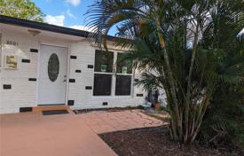 市内独栋房屋 – 美国，佛罗里达，好莱坞. $550,000