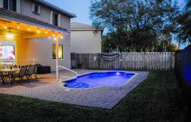 市内独栋房屋 – 美国，佛罗里达，Coconut Creek. $659,000