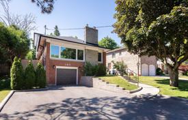 市内独栋房屋 – 加拿大，安大略，多伦多，北约克. C$1,924,000