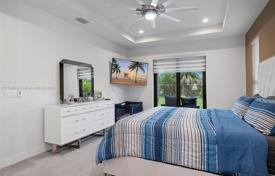 市内独栋房屋 – 美国，佛罗里达，Cape Coral. $570,000