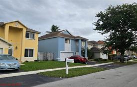市内独栋房屋 – 美国，佛罗里达，Broward，Pembroke Pines. $444,000
