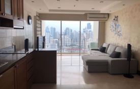 2-室的 公寓在共管公寓 Huai Khwang, 泰国. $215,000