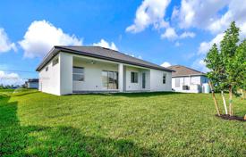 市内独栋房屋 – 美国，佛罗里达，Cape Coral. $419,000