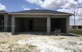 市内独栋房屋 – 美国，佛罗里达，Cape Coral. $520,000