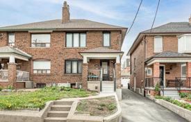 联排别墅 – 加拿大，安大略，多伦多，Dufferin Street. C$1,513,000