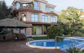 4-室的 山庄 350 m² 滨海略雷特, 西班牙. 1,658,000€
