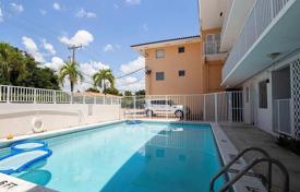公寓大厦 – 美国，佛罗里达，科勒尔盖布尔斯. $305,000