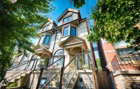 4-室的 联排别墅 Old Toronto, 加拿大. C$1,961,000