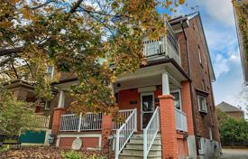9-室的 市内独栋房屋 Dufferin Street, 加拿大. C$1,578,000