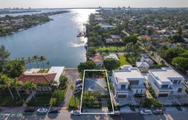 市内独栋房屋 – 美国，佛罗里达，Surfside. $1,875,000