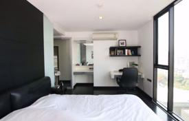2-室的 公寓在共管公寓 Watthana, 泰国. $301,000